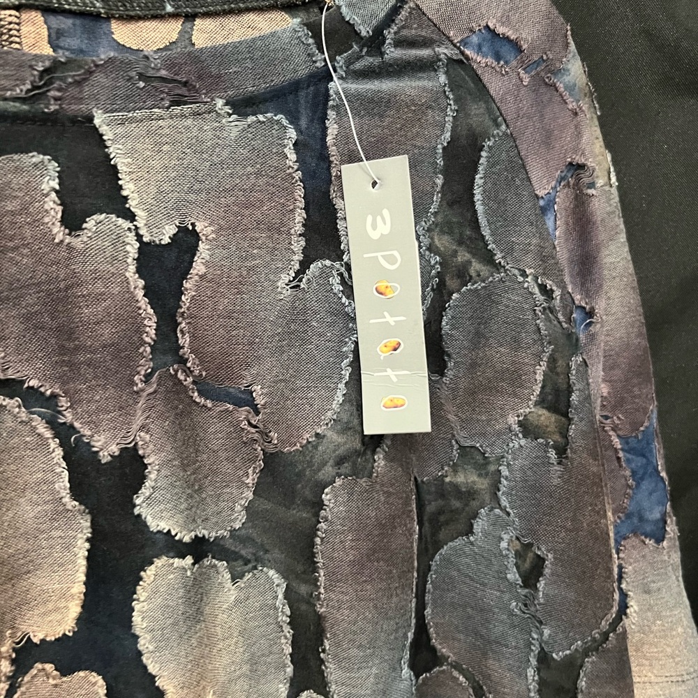 Elegant Abstract Pattern Tunic - image 3